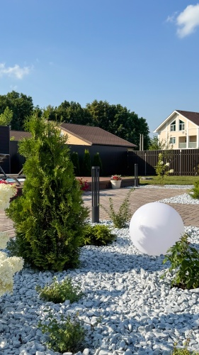 https://media.maytoni.ru/high/Projects/svet-i-priroda-v-garmonii-landsaft-kp-zemlanicnaa-polana/photos/IMG_9001.jpg