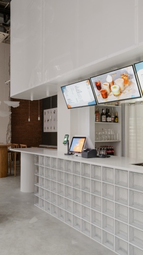 https://media.maytoni.ru/high/Projects/the-gallery-kafe-iz-bumagi-i-sveta-v-serdce-zilart/photos/DSCF6405.jpg
