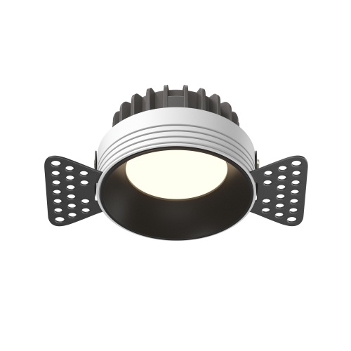 https://mais-upload.maytoni.de/Photo/e36b1918-dd46-4ba8-8fa5-45b28bdd2d80/007standard/RENDER_DL055-8W3-4-6K-TRS-B_on_w_standard.jpeg