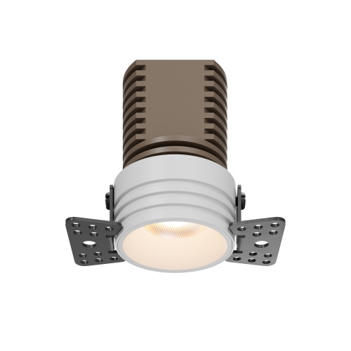 https://mais-upload.maytoni.de/Photo/c543f6ec-5316-4511-87de-2081decdf730/007standard/RENDER_DL059-7W4K-TRS-W_on_w_standard.jpeg